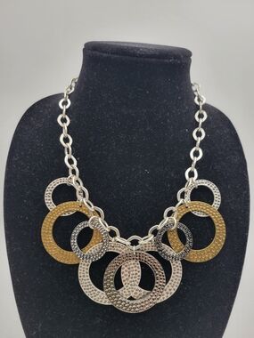 Mixed Metal Textured Circle Statement Necklace - Silver & Gold